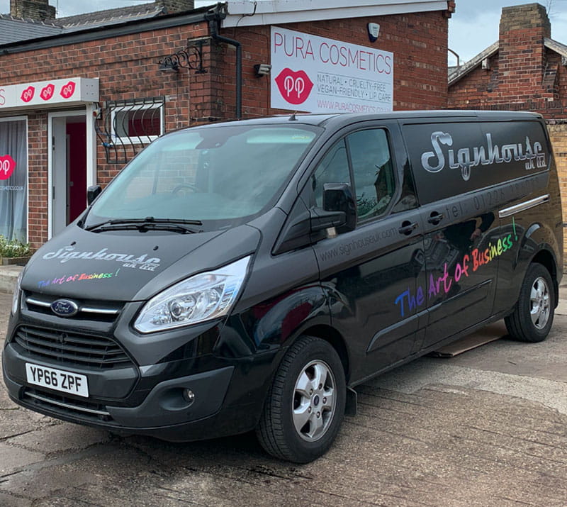 An image of the Signhouse UK van.